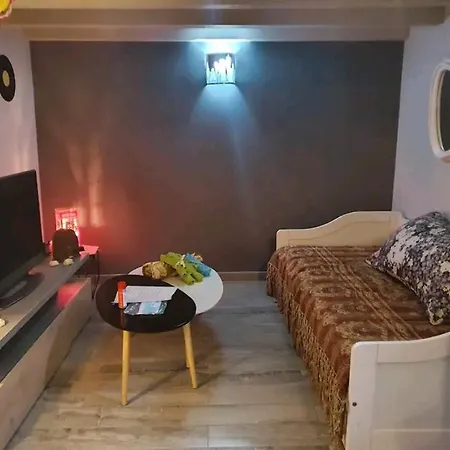 Ally's House Апартаменты *